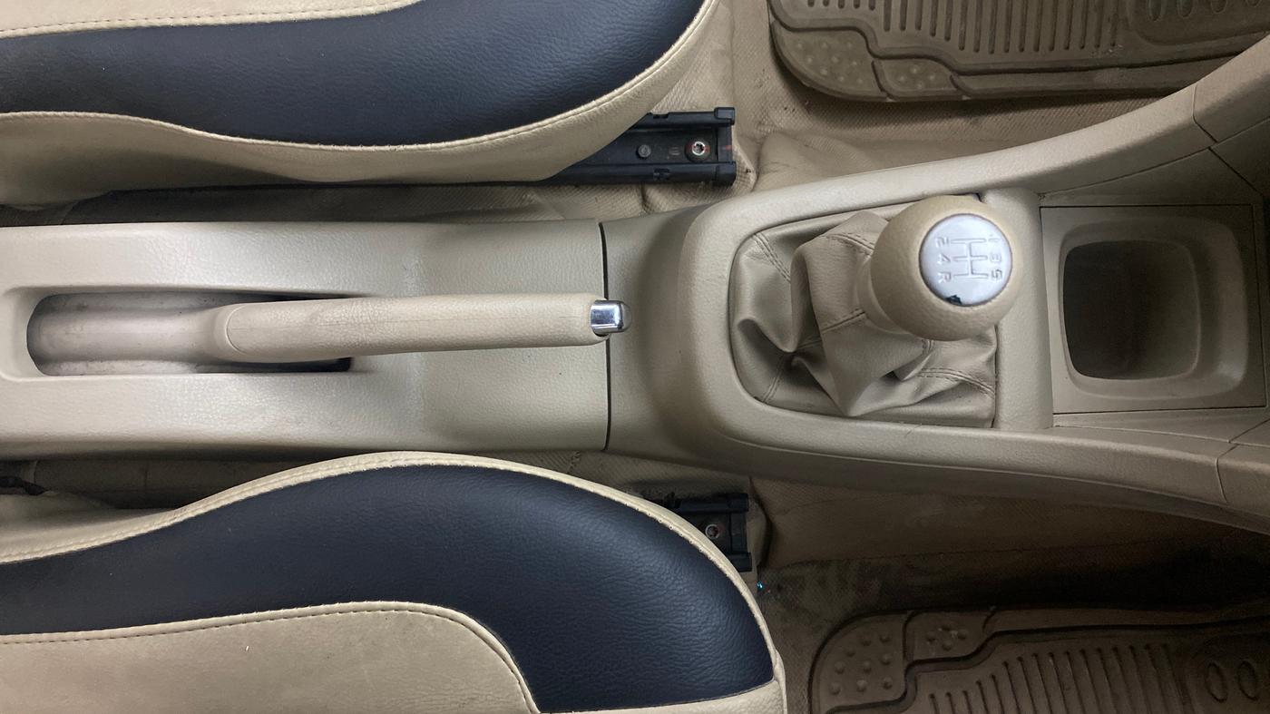 2016 Maruti Swift Dzire VXI (O), Petrol, Manual, 34,734 km, Gear Lever