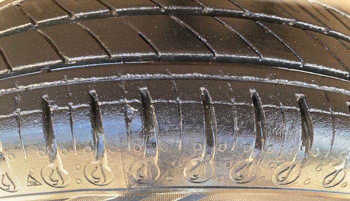 2020 Renault Kwid RXT 1.0 (O), Petrol, Manual, 20,367 km, Left Front Tyre Tread