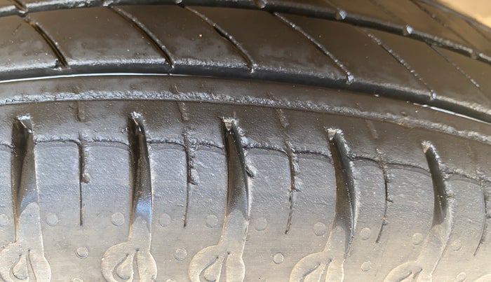 2020 Renault Kwid RXT 1.0 (O), Petrol, Manual, 20,367 km, Right Front Tyre Tread