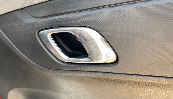 2020 Renault Kwid RXT 1.0 (O), Petrol, Manual, 20,367 km, Driver Side Door Panels Control