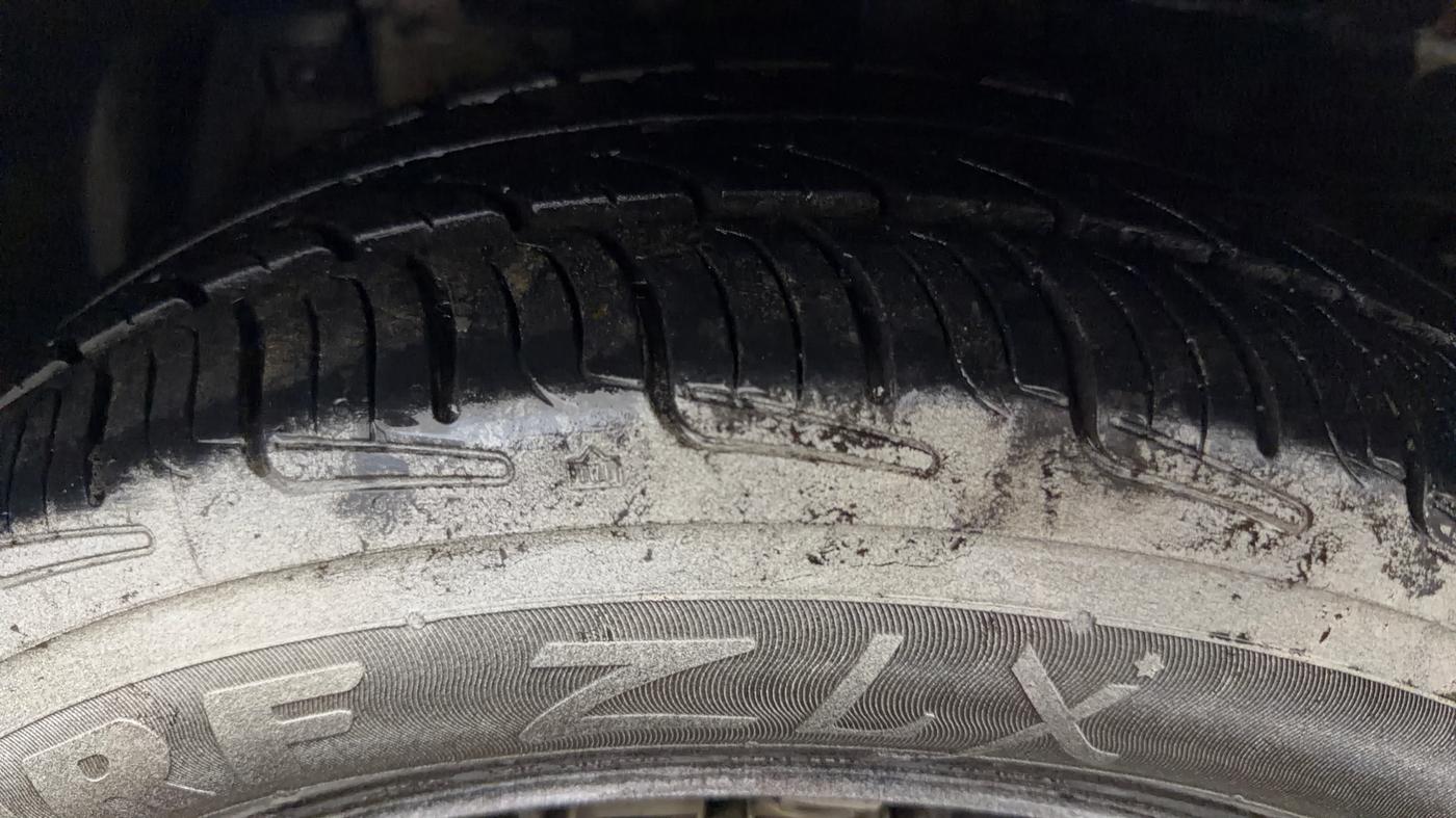 2014 Maruti Ciaz VXI+, Petrol, Manual, 69,872 km, Left Front Tyre Tread
