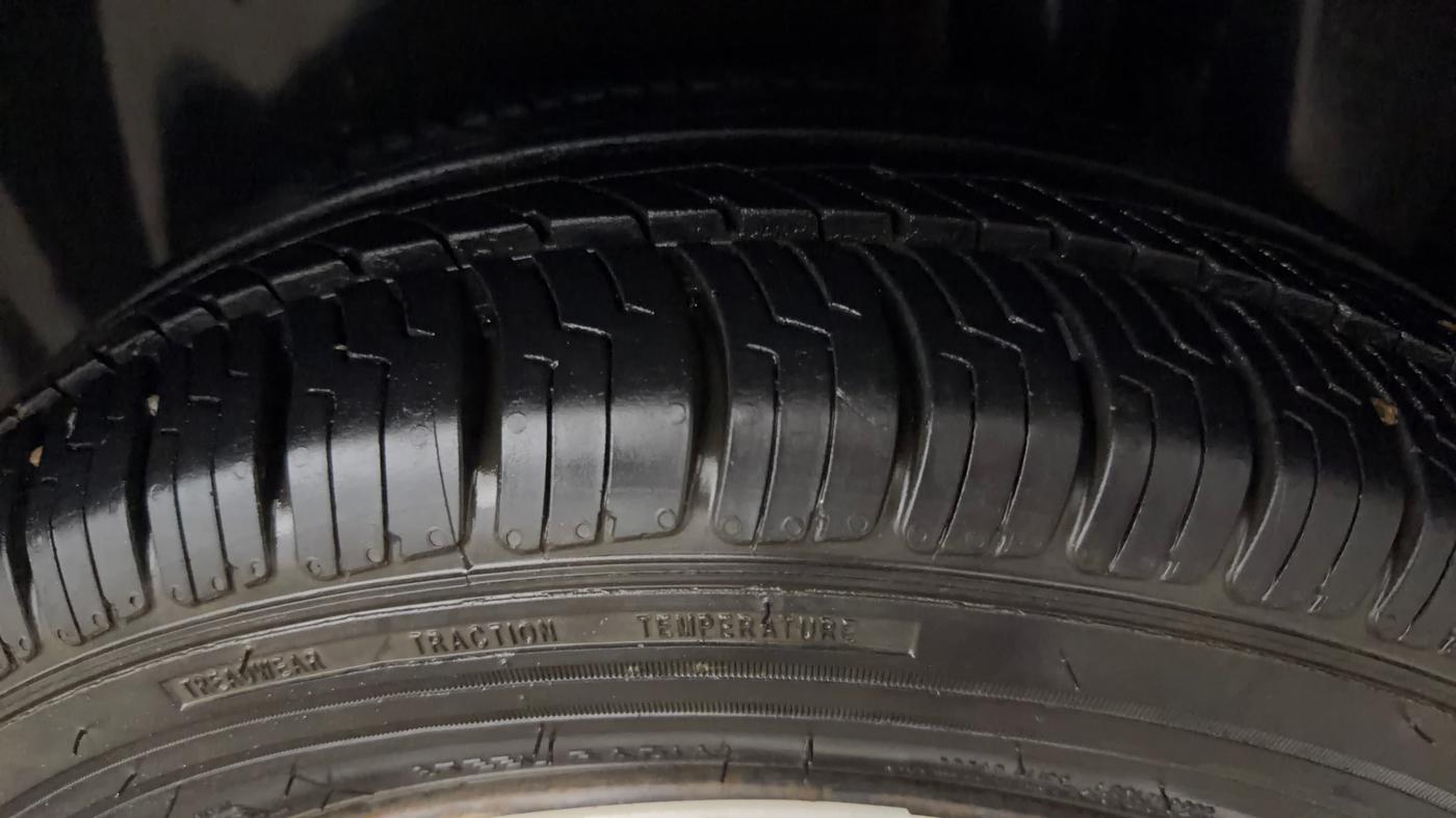2014 Maruti Ciaz VXI+, Petrol, Manual, 69,872 km, Left Rear Tyre Tread