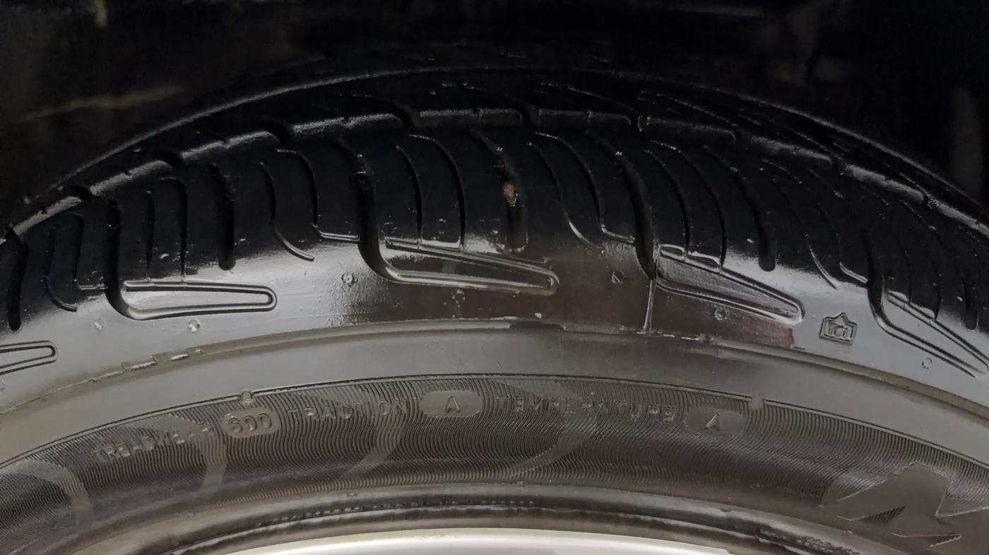 2014 Maruti Ciaz VXI+, Petrol, Manual, 69,872 km, Right Front Tyre Tread
