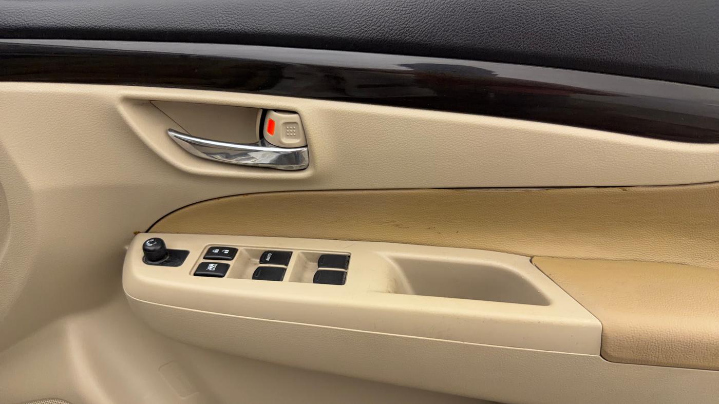 2014 Maruti Ciaz VXI+, Petrol, Manual, 69,872 km, Driver Side Door Panels Control
