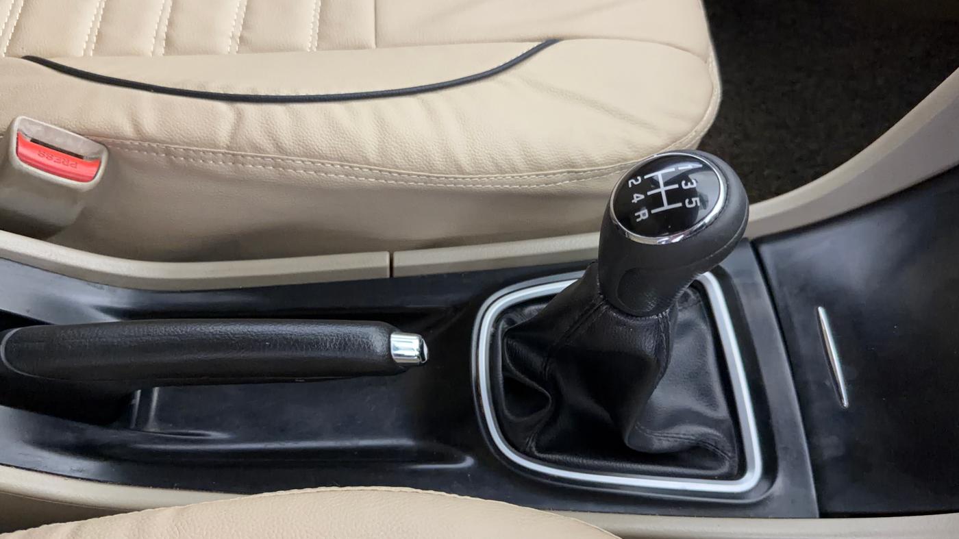 2014 Maruti Ciaz VXI+, Petrol, Manual, 69,872 km, Gear Lever