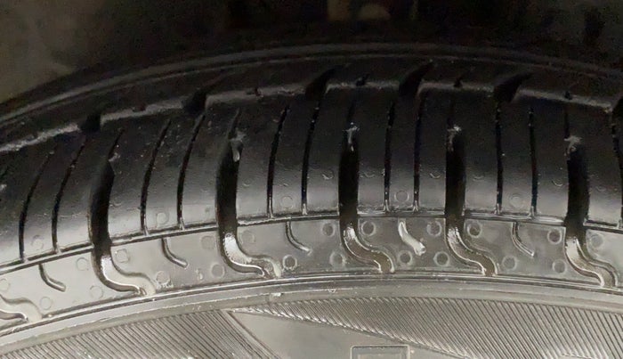 2018 Datsun Redi Go S 1.0 AMT, Petrol, Automatic, 30,777 km, Right Front Tyre Tread