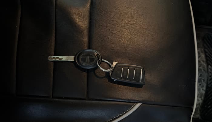 2020 Tata ALTROZ XM PETROL, Petrol, Manual, 52,604 km, Key Close Up