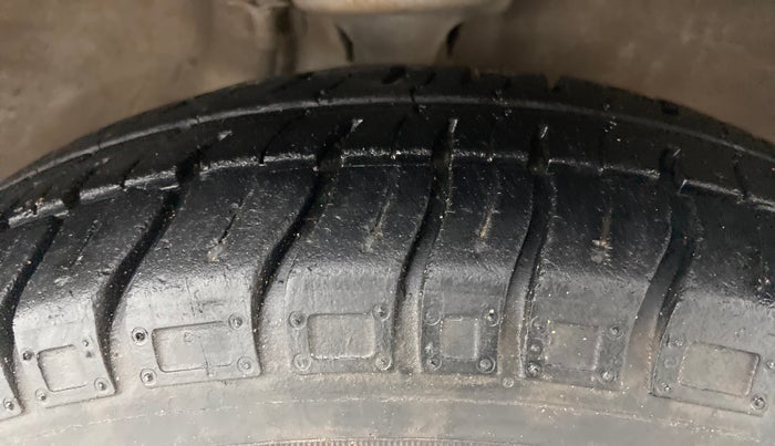 2017 Maruti Alto 800 LXI, Petrol, Manual, 40,977 km, Right Front Tyre Tread