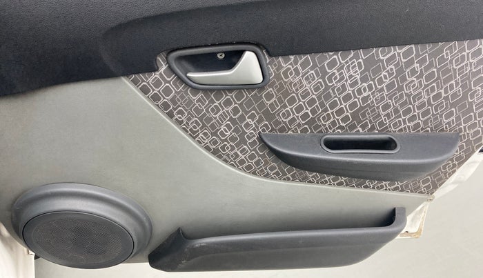 2017 Maruti Alto 800 LXI, Petrol, Manual, 40,977 km, Driver Side Door Panels Control