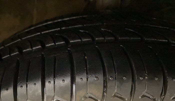 2020 Maruti Dzire VXI AMT, Petrol, Automatic, 52,101 km, Right Front Tyre Tread