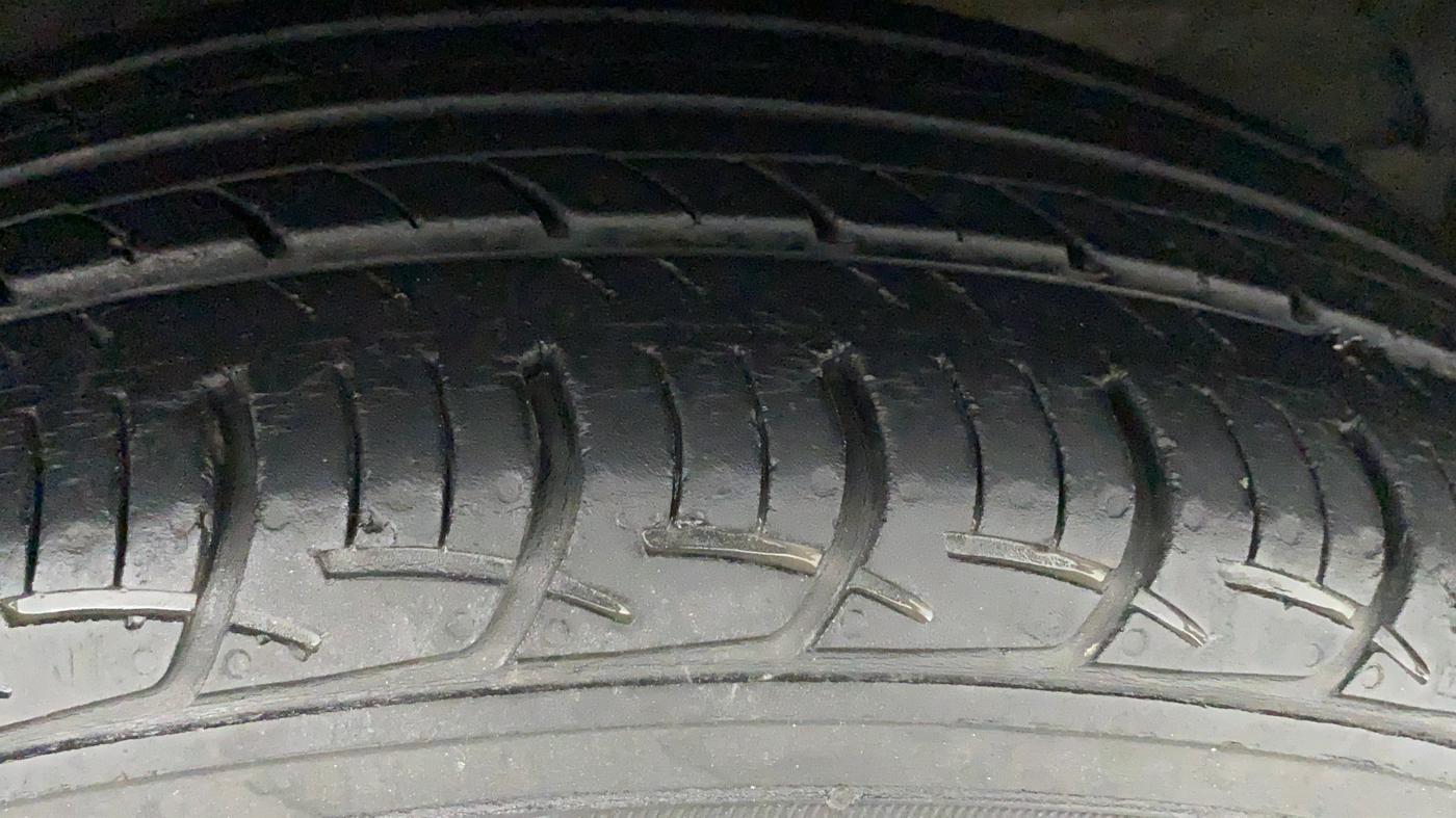 2018 Maruti Baleno DELTA PETROL 1.2, Petrol, Manual, 33,089 km, Right Front Tyre Tread