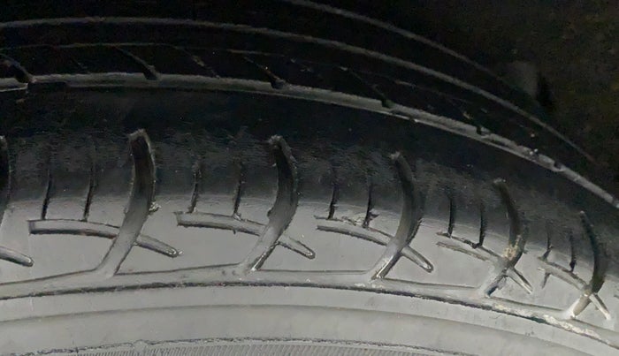 2018 Maruti Baleno DELTA PETROL 1.2, Petrol, Manual, 33,089 km, Right Rear Tyre Tread