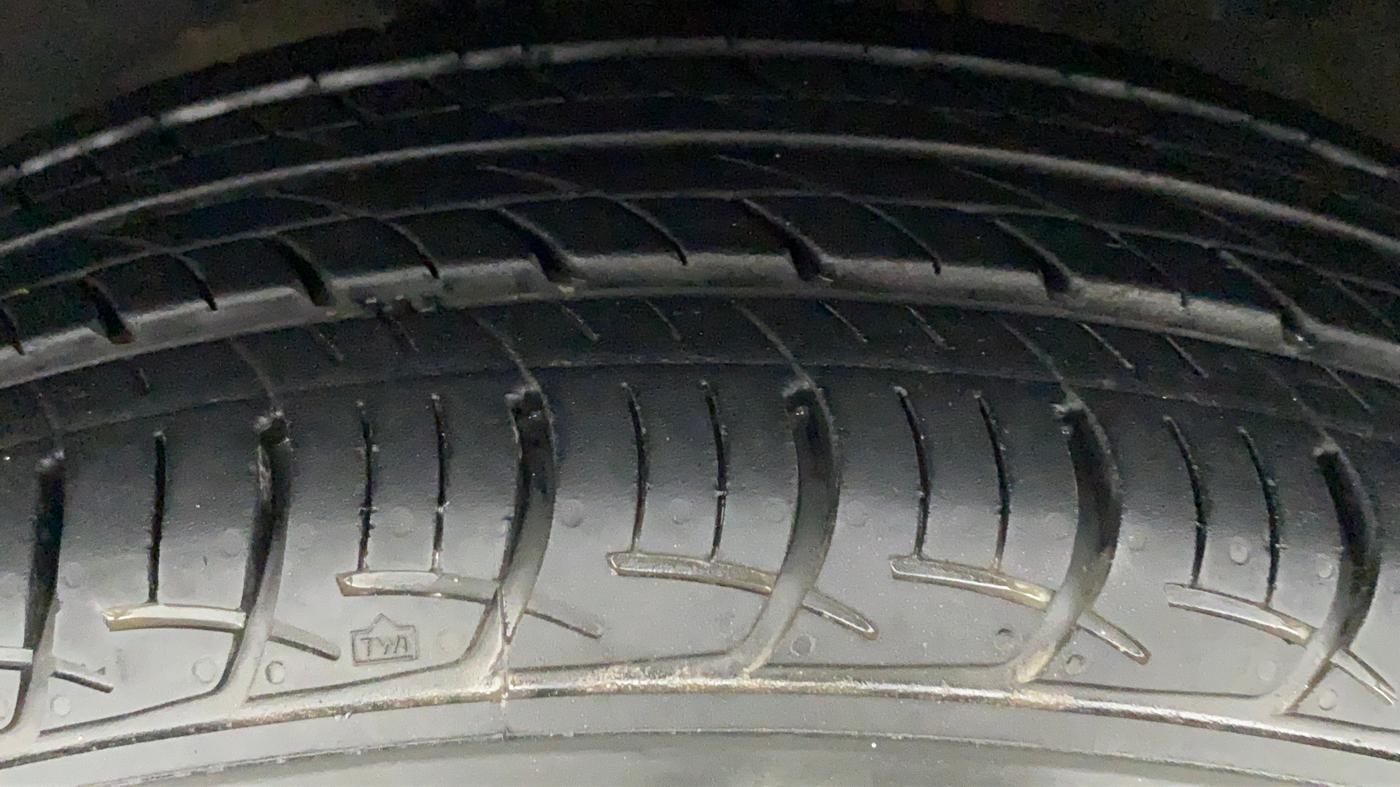 2018 Maruti Baleno DELTA PETROL 1.2, Petrol, Manual, 33,089 km, Left Front Tyre Tread