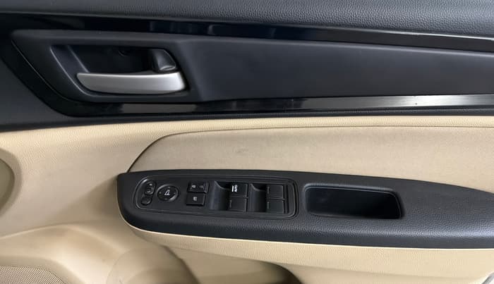 2020 Honda Amaze 1.2L I-VTEC V, Petrol, Manual, 73,159 km, Driver Side Door Panels Control