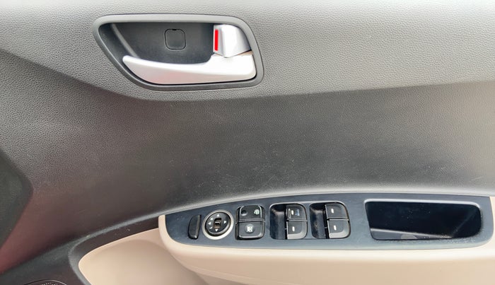 2017 Hyundai Grand i10 SPORTZ (O) 1.2 KAPPA VTVT, Petrol, Manual, 76,949 km, Driver Side Door Panels Control