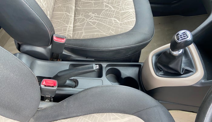 2017 Hyundai Grand i10 SPORTZ (O) 1.2 KAPPA VTVT, Petrol, Manual, 76,949 km, Gear Lever