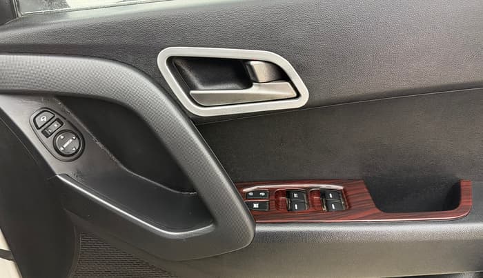 2016 Hyundai Creta SX PLUS  ANNIVERSARY EDITION 1.6 PETROL, Petrol, Manual, 58,326 km, Driver Side Door Panels Control