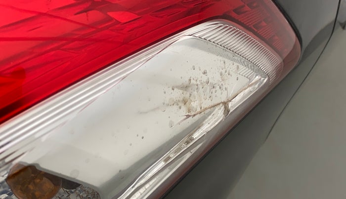 2015 Maruti Swift VXI, Petrol, Manual, 77,147 km, Right tail light - Minor damage