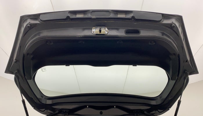 2015 Maruti Swift VXI, Petrol, Manual, 77,147 km, Boot Door Open