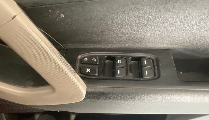 2016 Hyundai Creta SX PLUS AT 1.6 PETROL, Petrol, Automatic, 85,640 km, Driver Side Door Panels Control
