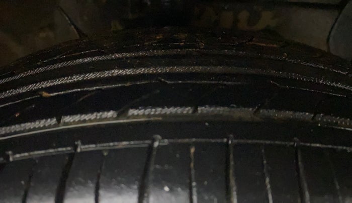 2018 Hyundai NEW SANTRO ASTA MT, Petrol, Manual, 1,29,553 km, Right Front Tyre Tread