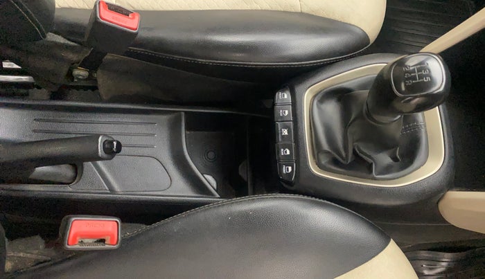 2018 Hyundai NEW SANTRO ASTA MT, Petrol, Manual, 1,29,553 km, Gear Lever