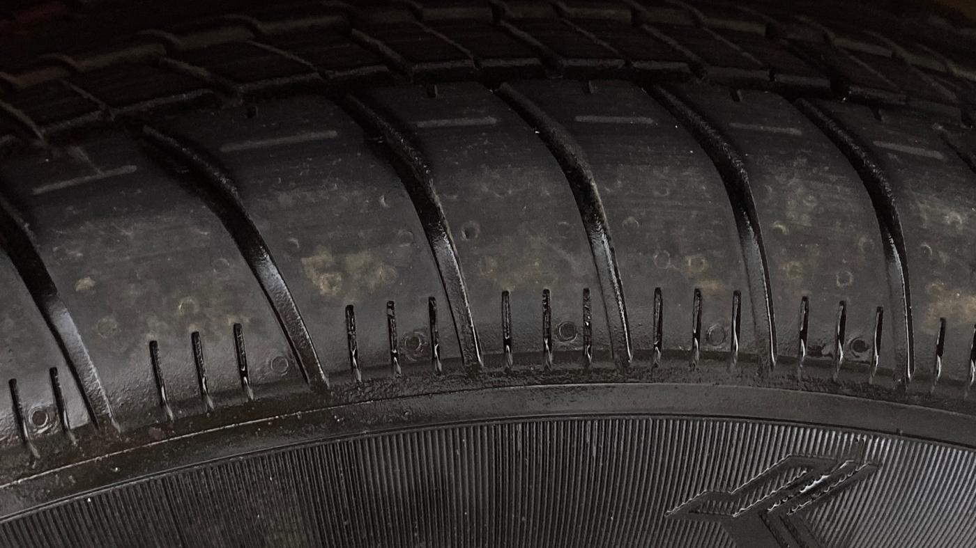 2015 Honda Brio VX MT, Petrol, Manual, 75,831 km, Right Front Tyre Tread