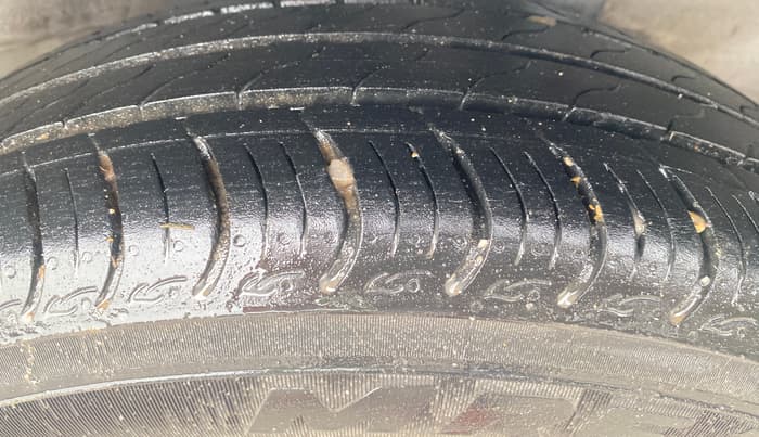 2015 Honda City 1.5L I-VTEC V MT, Petrol, Manual, 1,02,310 km, Left Rear Tyre Tread