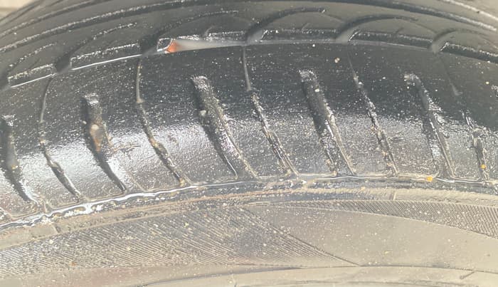 2015 Honda City 1.5L I-VTEC V MT, Petrol, Manual, 1,02,310 km, Right Rear Tyre Tread