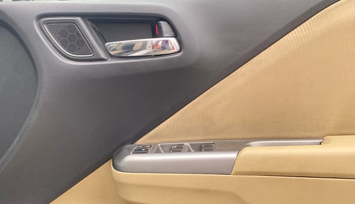 2015 Honda City 1.5L I-VTEC V MT, Petrol, Manual, 1,02,310 km, Driver Side Door Panels Control