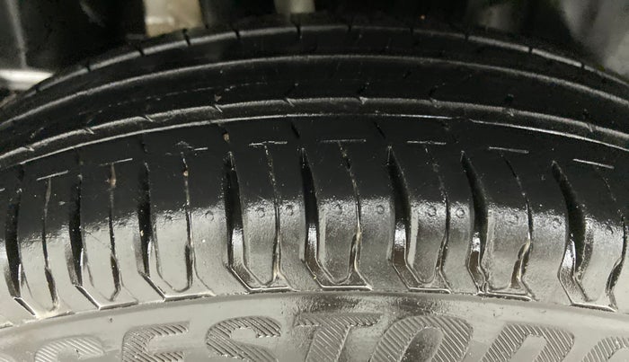 2020 Maruti Swift LXI D, Petrol, Manual, 18,235 km, Right Rear Tyre Tread