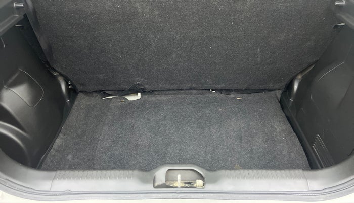 2020 Maruti Swift LXI D, Petrol, Manual, 18,235 km, Boot Inside