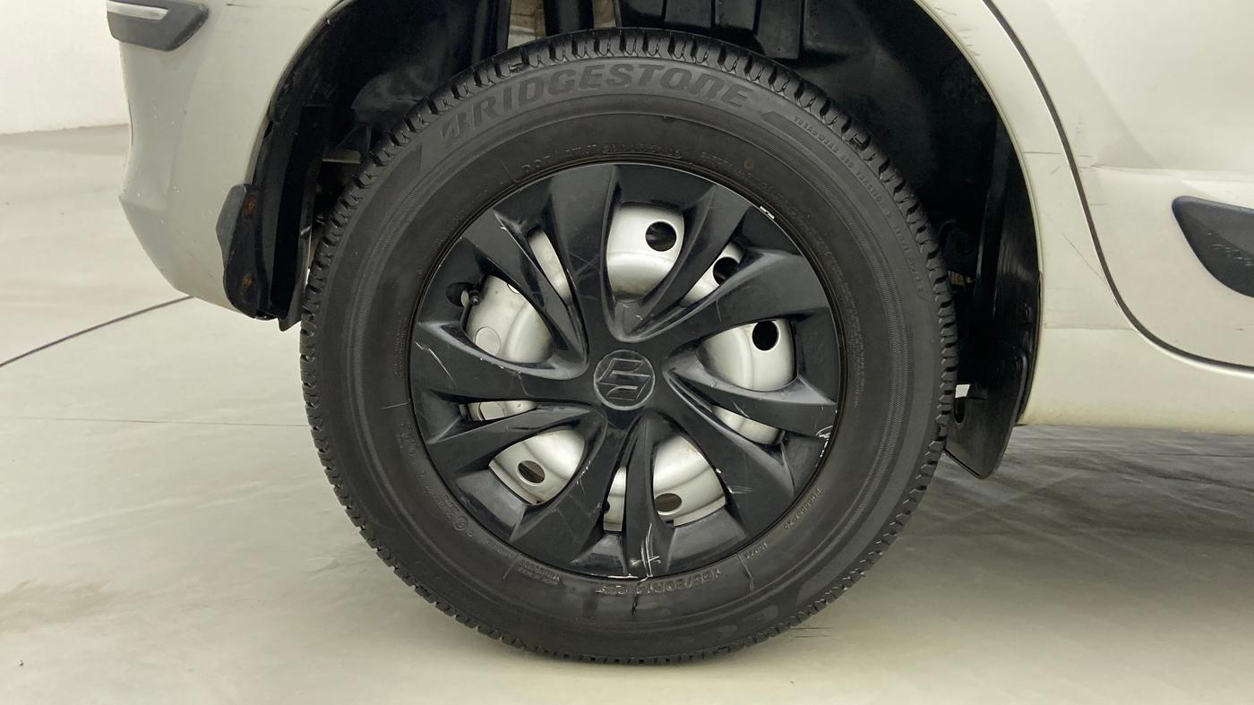 2020 Maruti Swift LXI D, Petrol, Manual, 18,235 km, Right Rear Wheel