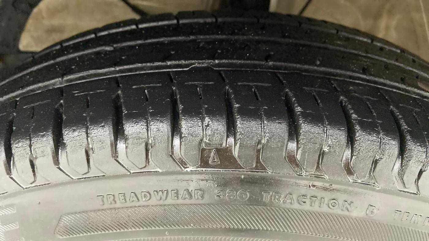 2020 Maruti Swift LXI D, Petrol, Manual, 18,235 km, Left Front Tyre Tread