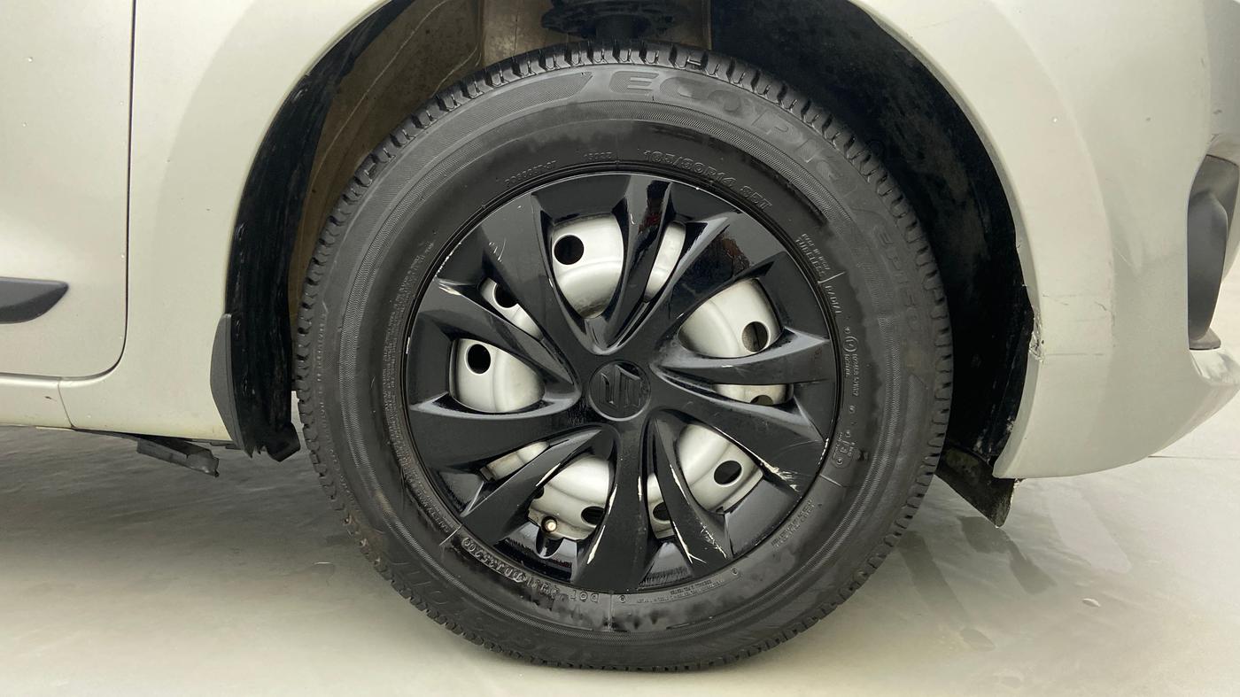 2020 Maruti Swift LXI D, Petrol, Manual, 18,235 km, Right Front Wheel