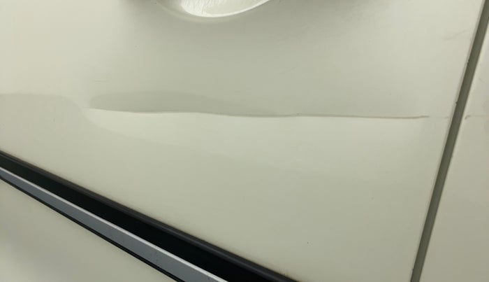 2019 Mahindra XUV300 1.2 W8 OPT, Petrol, Manual, 63,005 km, Front passenger door - Slightly dented