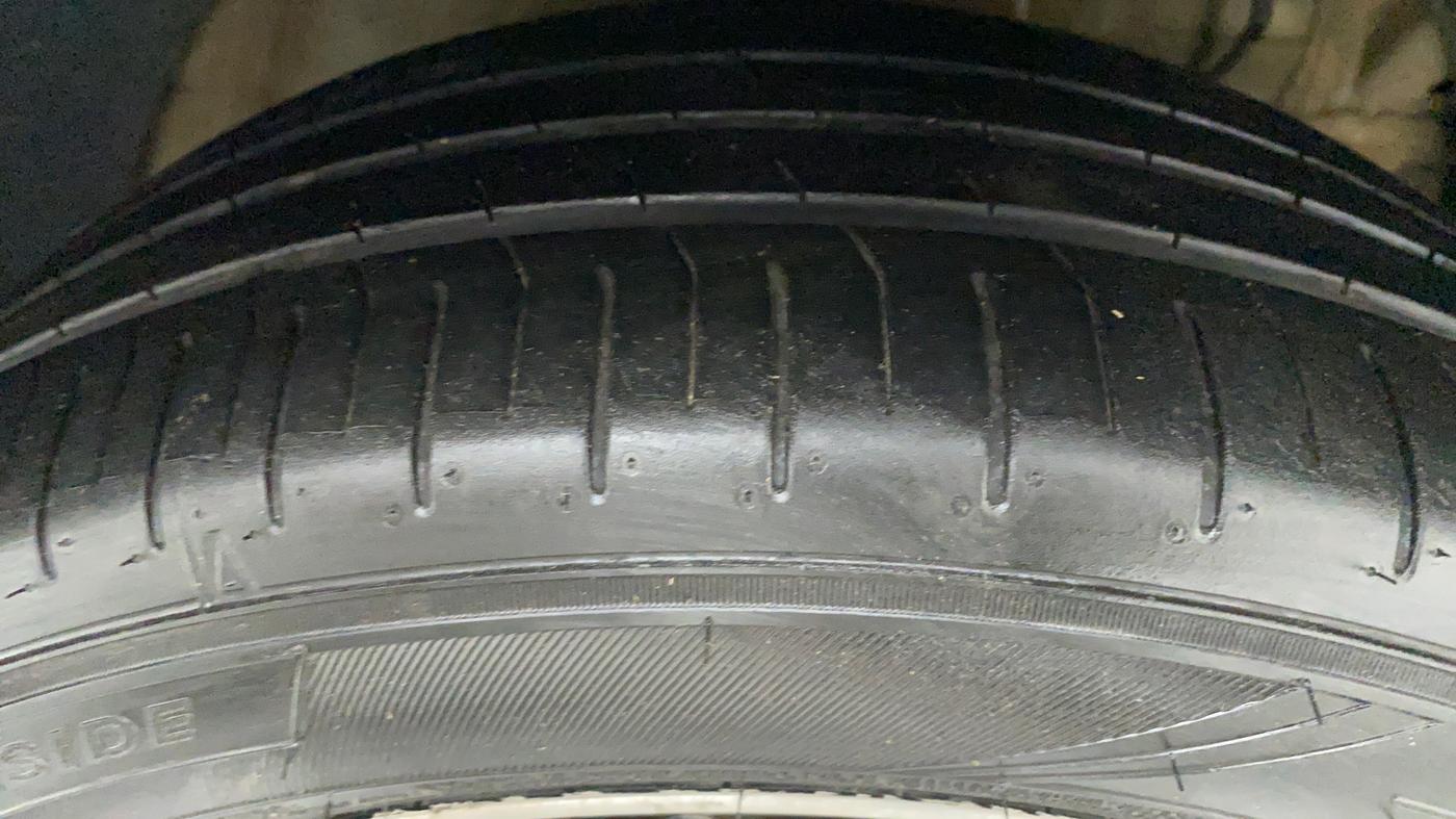 2019 Mahindra XUV300 1.2 W8 OPT, Petrol, Manual, 63,005 km, Right Front Tyre Tread