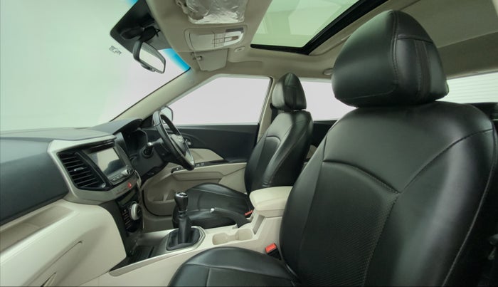 2019 Mahindra XUV300 1.2 W8 OPT, Petrol, Manual, 63,005 km, Right Side Front Door Cabin