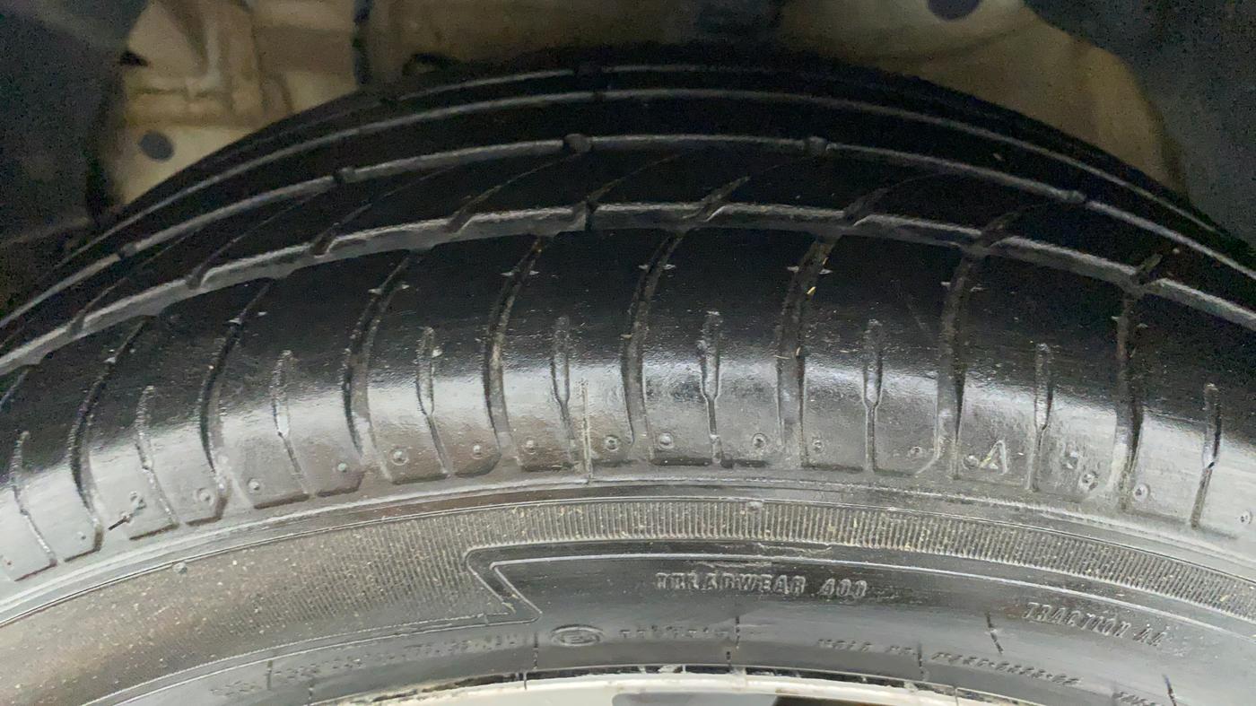 2019 Mahindra XUV300 1.2 W8 OPT, Petrol, Manual, 63,005 km, Left Front Tyre Tread
