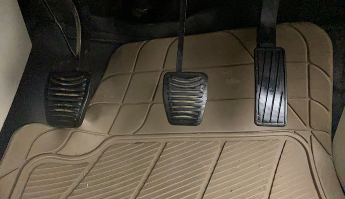 2019 Mahindra XUV300 1.2 W8 OPT, Petrol, Manual, 63,005 km, Pedals
