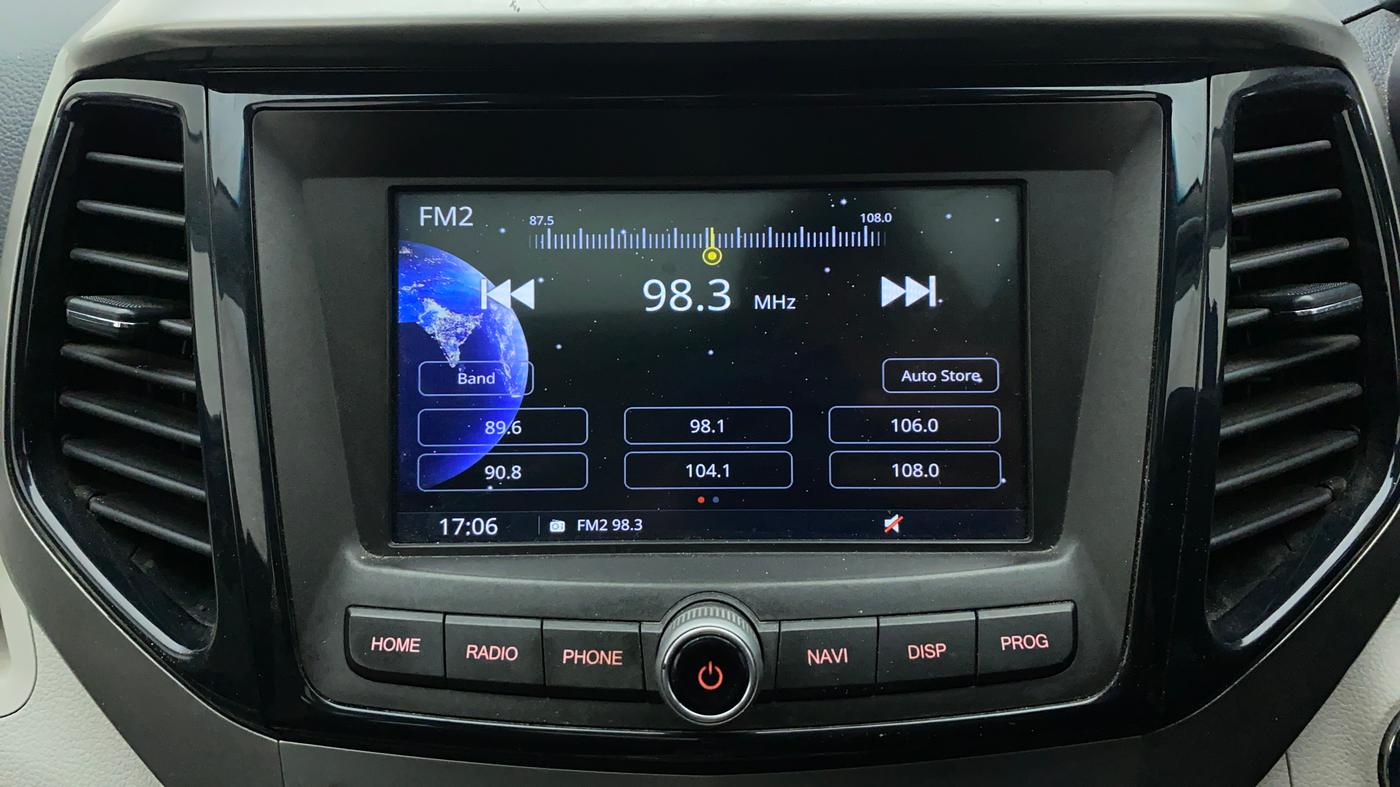 2019 Mahindra XUV300 1.2 W8 OPT, Petrol, Manual, 63,005 km, Infotainment System