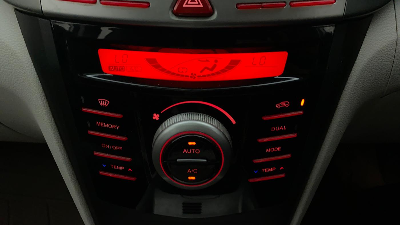 2019 Mahindra XUV300 1.2 W8 OPT, Petrol, Manual, 63,005 km, Automatic Climate Control