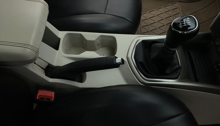 2019 Mahindra XUV300 1.2 W8 OPT, Petrol, Manual, 63,005 km, Gear Lever