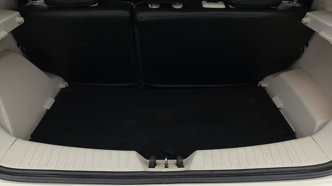 2019 Mahindra XUV300 1.2 W8 OPT, Petrol, Manual, 63,005 km, Boot Inside