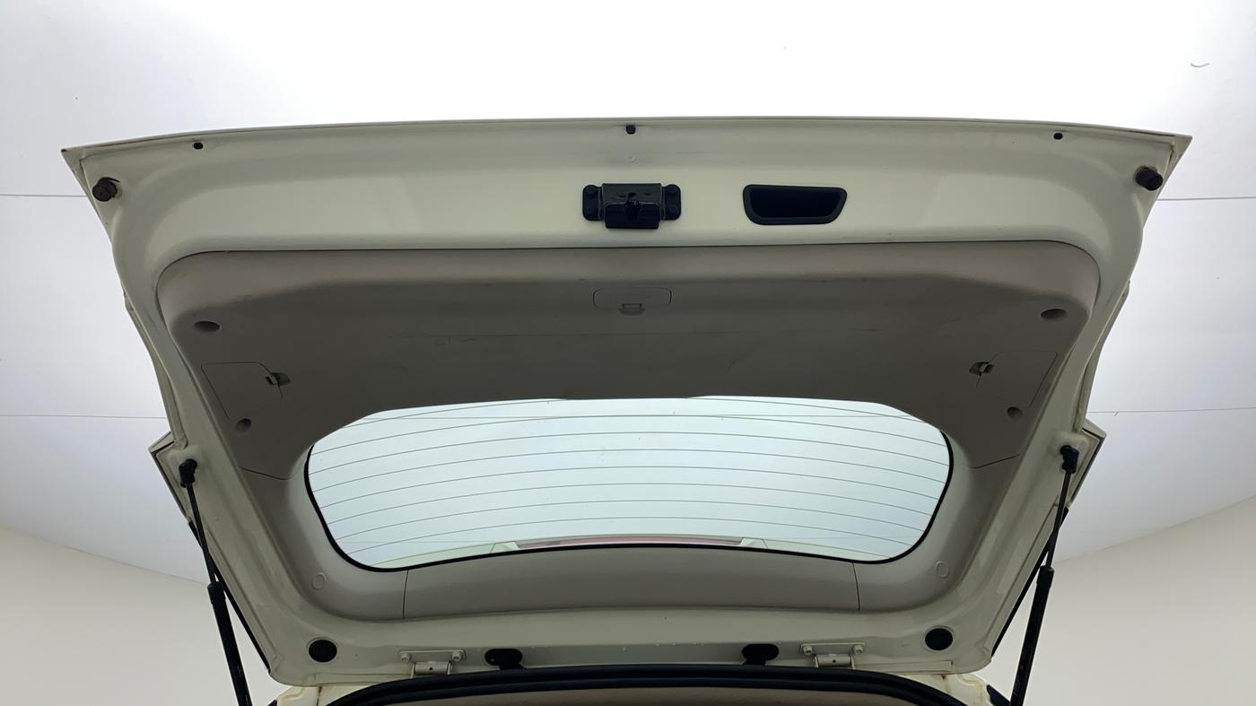 2019 Mahindra XUV300 1.2 W8 OPT, Petrol, Manual, 63,005 km, Boot Door Open
