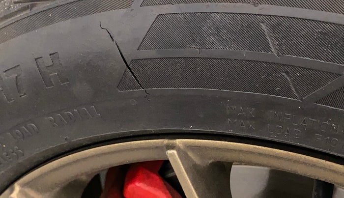 2018 Hyundai Creta SX AT 1.6 DIESEL, Diesel, Automatic, 59,190 km, Left front tyre - Minor crack