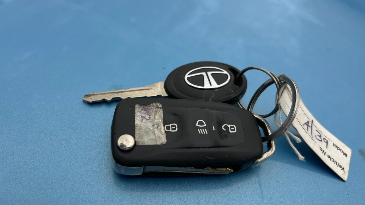 2017 Tata Tiago XZ PETROL, Petrol, Manual, 73,487 km, Key Close Up