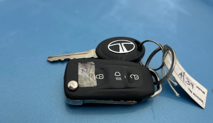 2017 Tata Tiago XZ PETROL, Petrol, Manual, 73,667 km, Key Close Up