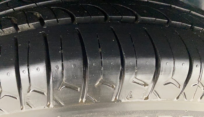 2013 Maruti Swift Dzire VDI, Diesel, Manual, 93,435 km, Right Rear Tyre Tread