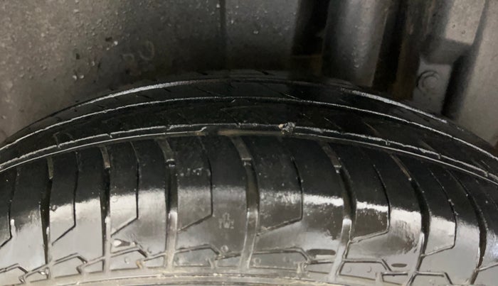 2016 Maruti Swift LXI (O), Petrol, Manual, 23,163 km, Left Rear Tyre Tread